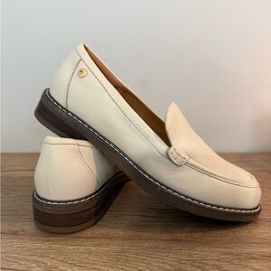 EASY SPIRIT Elegant Cream Loafers, 6.5, NWOT